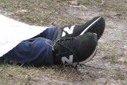 В Киевской области нашли тело юноши в лесопарке