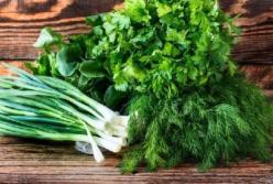 Медики рассказали, кому противопоказаны петрушка и укроп