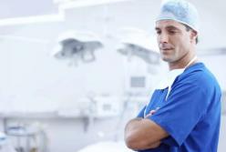 Онкологи назвали ранние симптомы рака, на которые люди не обращают внимания