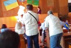 В Бердичеве предприниматель поджег себя на сессии горсовета (видео)
