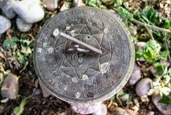 Археологи обнаружили 2000-летние солнечные часы