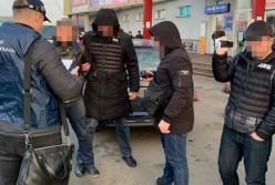 В Киеве на взятке задержали оперуполномоченного Деснянского управления полиции (фото)