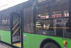 В Харькове обстреляли троллейбус с пассажирами