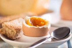 Медики объяснили, кому противопоказаны яйца