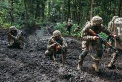 Російський солдат розстріляв мирного жителя, який намагався покинути прифронтове селище (відео моменту)