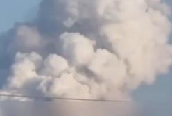 Росія масовано б'є по Харкову: пожежа охопила цілий квартал, усе затягнуто димом (відео)