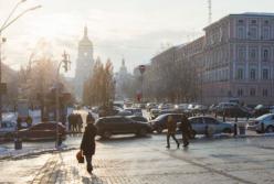 Украину начало заметать снегом: зима вступила в свои права (видео)