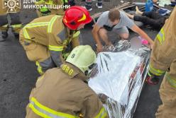 Автотроща маршрутки з вантажівкою: 9 мертвих лежать просто на трасі Одеса — Миколаїв (відео)