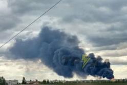 Росіяни випустили по Миколаєву 7 ракет: пошкоджено порт і житлові будинки, геть усе місто в диму (відео)