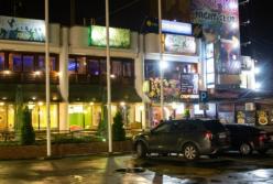 В Киеве иностранец устроил стрельбу в ресторане: ранена девушка-бармен