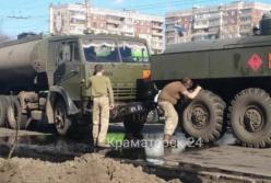 В Краматорске столкнулись два военных бензовоза (видео)