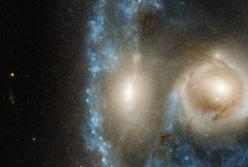 Космический телескоп "Хаббл" сделал впечатляющий снимок сливающихся галактик (фото)