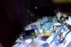 В Сумах женщину завалило мусором в собственной квартире (видео)