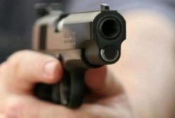 В Николаеве женщина устроила стрельбу по сотрудникам банка (фото) 