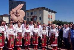 На Буковине открыли памятник космонавту Каденюку