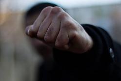 В Киеве жестоко избили молодого парня (видео)