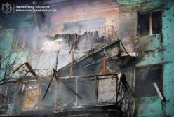 Росіяни стирають з лиця землі Запоріжжя: горіли багатоповерхівка та десятки приватних будинків (відео)