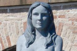 "Потворна і порнографічна": статую русалки в Данії вирішили демонтувати через її апетитні форми (фото)