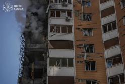 У Києві дрон поцілив прямо у 22-поверхівку, серед постраждалих - вагітна жінка: відео прильоту