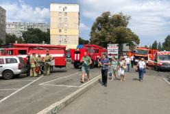 В Киеве пожар охватил здание ТЦ: людей эвакуировали (видео) 