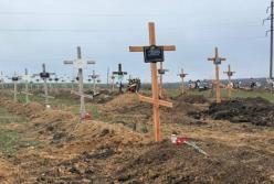 В Ізюмі перепоховали майже пів тисячі жертв російської окупації (фото)