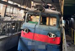 Росія вдарила по залізниці: низка поїздів затримується до 7 годин, з’явились фото пошкоджень