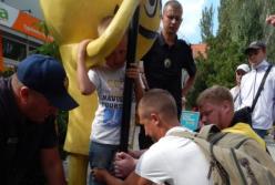 В Херсонской области мальчик застрял в рекламном сооружении (фото)