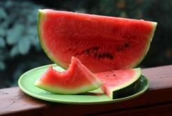 Диетологи объяснили, кому нельзя есть арбузы
