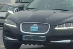 Киевлянин решил обезопасить от коронавируса свой автомобиль и рассмешил Сеть (фото)