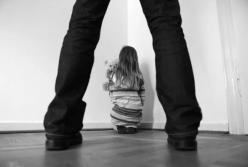 На Тернопольщине мужчина развращал 9-летнего мальчика и 7-летнюю девочку