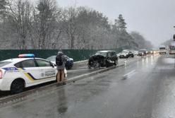 В Киеве столкнулись два автомобиля, один из водителей погиб (фото)