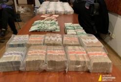 НАБУ задержало двух адвокатов, погоревших на взятке для судей ОАСК (фото)