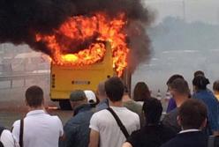 В Киеве адский огонь охватил маршрутку прямо на ходу (видео) 