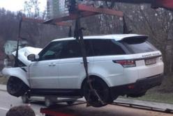 В Киеве сотрудники СТО разбили внедорожник клиента (видео)