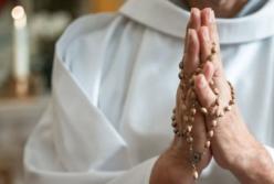 В Греции священник облил кислотой митрополитов во время церковного суда