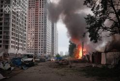 Наслідки нічної атаки на Київ: руйнування житлових будинків та пожежі