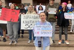 "У першу чергу — ЗСУ": в Києві та Одесі численні протести проти бруківки і клумб під час війни (відео)