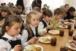 Новое меню и модернизация столовых: Кабмин одобрил реформу питания в школах