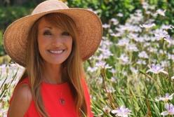 "Девушка Бонда" похвасталась фигурой в купальнике в 69 лет (фото)