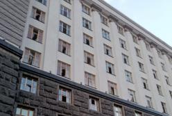 Це вже вдруге: будівлю уряду України пошкоджено під час нічної атаки РФ (фото)