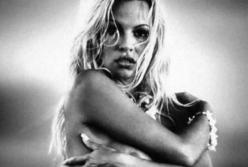  Обнаженная в постели: Памела Андерсон показала откровенные снимки (фото)