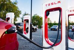 Илон Маск пообещал украинцам зарядные станции для Tesla уже в этом году 