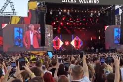На бис и без протестов: Валерий Меладзе выступил на Atlas Weekend (видео)