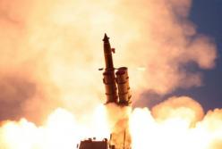 Северная Корея запустила три ракеты в сторону Японского моря (фото)