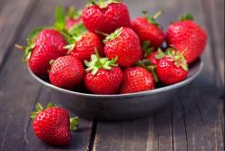 Эксперты рассказали о пользе и вреде клубники для женщин