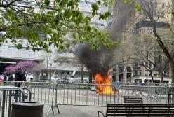 У Нью-Йорку чоловік підпалив себе біля будівлі суду, де розглядається справа Трампа: відео моменту