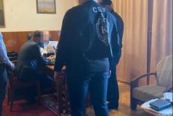 Топ-чиновника НАН Украины поймали на огромной взятке (фото)