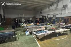 На 40–60 людей — лише 3 кружки та 8 металевих тарілок: фото з Ужгородського ТЦК шокували мережу