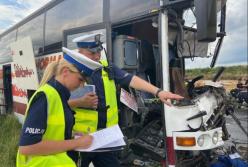 Автобус попал в ДТП в Польше: пострадали 16 украинцев, один – в тяжелом состоянии (фото)