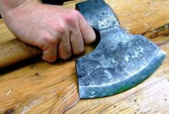 В Днепре мужчина пытался разрубить голову зятю (фото 18+)